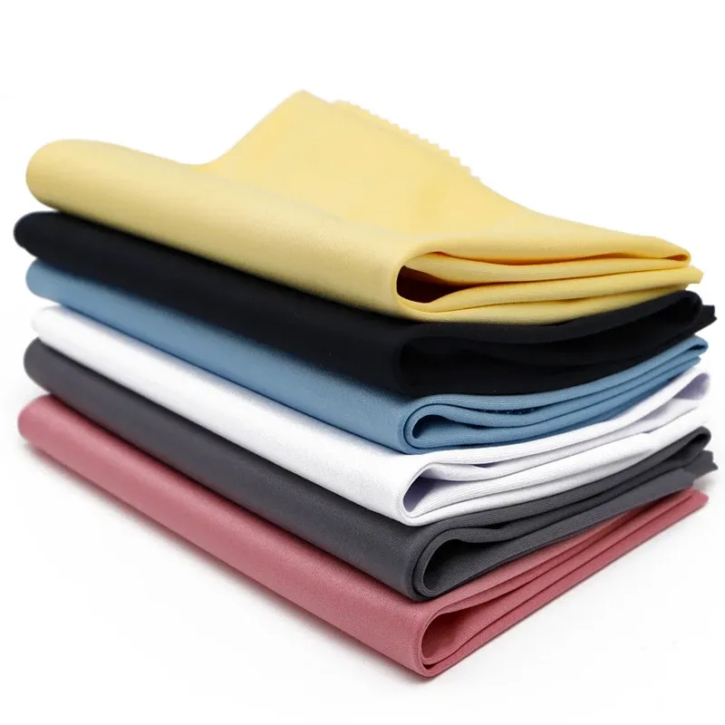 Lingettes en microfibre pour nettoyage de lunettes, 30 x 30 cm, 220 g/m², lot de 5, coloris gris, blanc et noir - Image 1