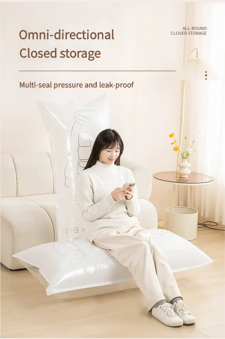 Sac de compression suspendu dans un placard
