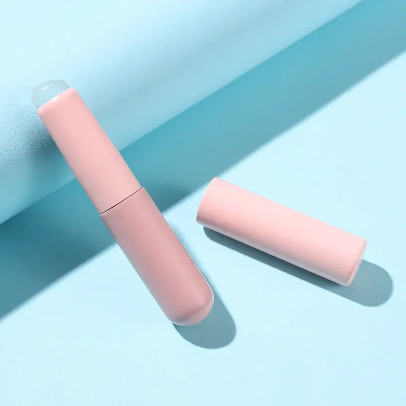 Brosse à lèvres en silicone avec capuchon de protection, tête étroite, adaptée à l'application du rouge à lèvres et du correcteur, sans alcool, manche en bois 7