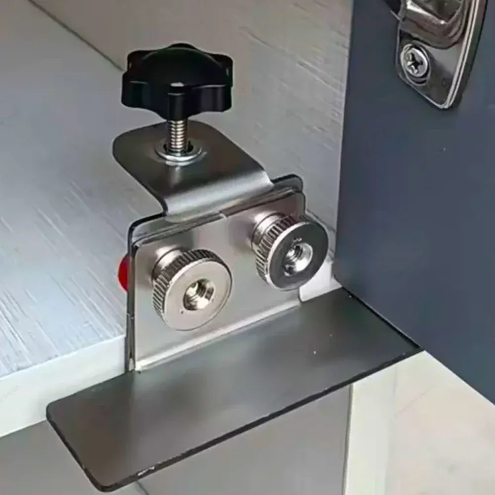 Positionneur d'installation de porte d'armoire en acier inoxydable, gabarit de montage pour porte cachée, outil de menuiserie pour usage domestique 2
