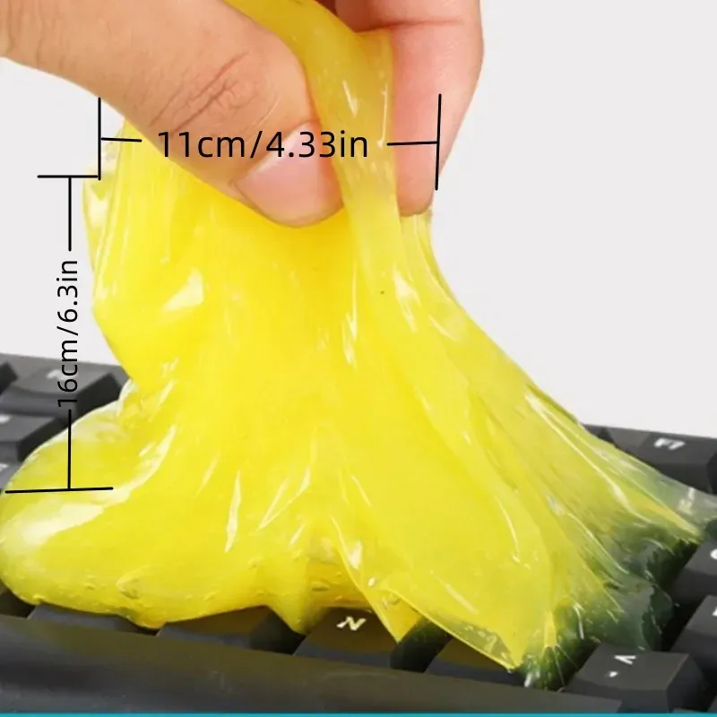 Nettoyage de l'intérieur d'un véhicule avec le gel