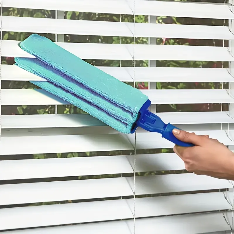 Détail de la brosse de nettoyage pour stores vénitiens
