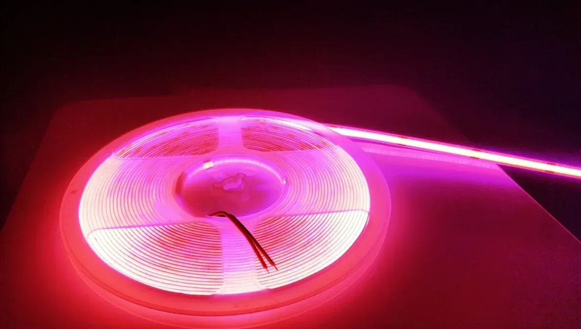 Ruban LED COB installé dans un espace de vie