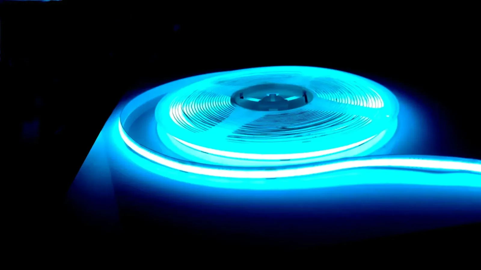 Ruban LED COB haute densité en ambiance lumineuse