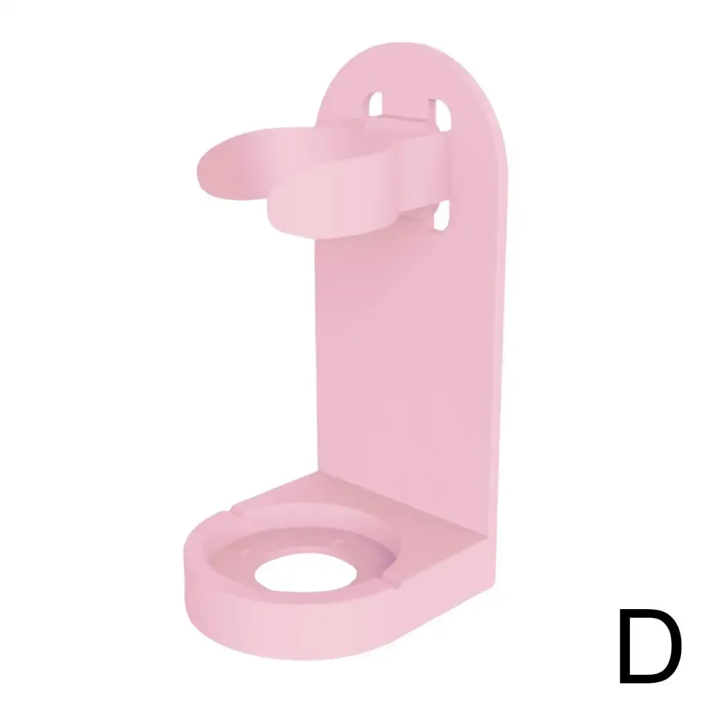 Support pour brosse à dents électrique installé dans une salle de bain