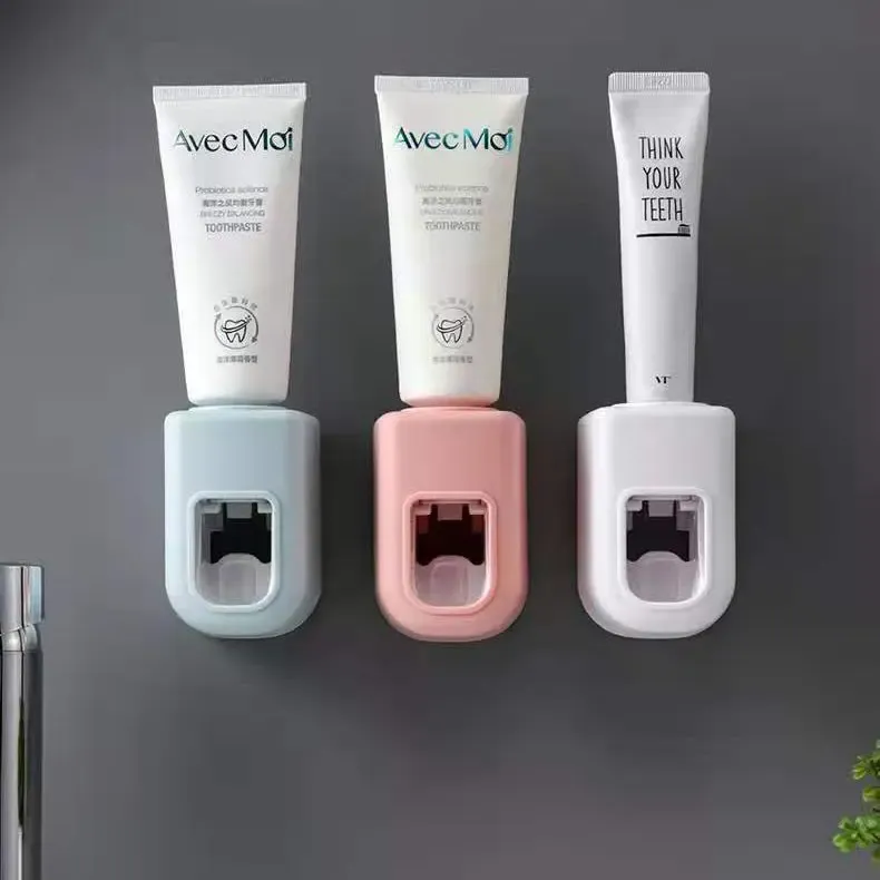 Distributeur mural de dentifrice en situation