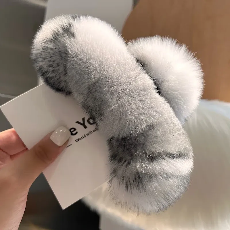 Pince à cheveux Rex, finition soignée
