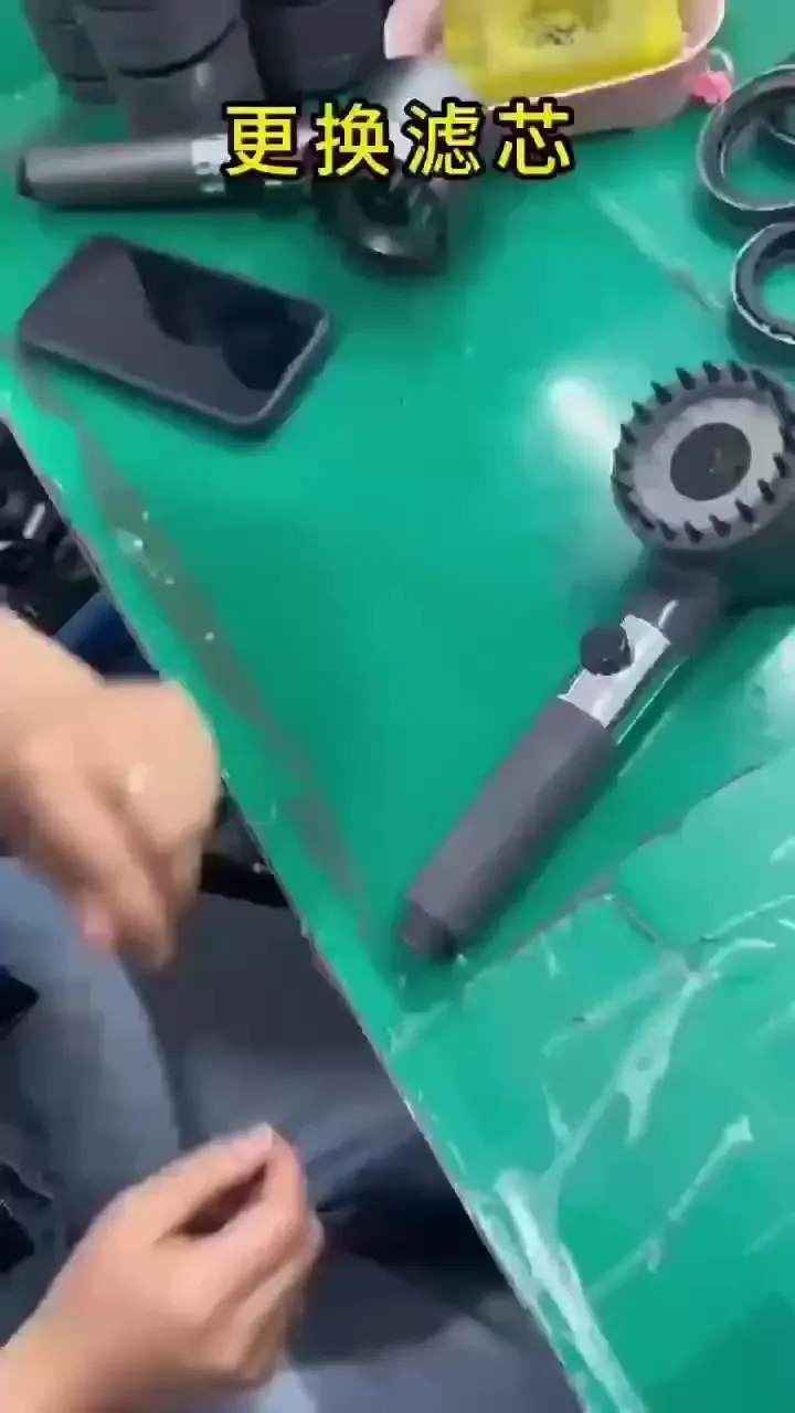 Pommeau de douche avec filtre et quatre modes de jet, vue d'ensemble