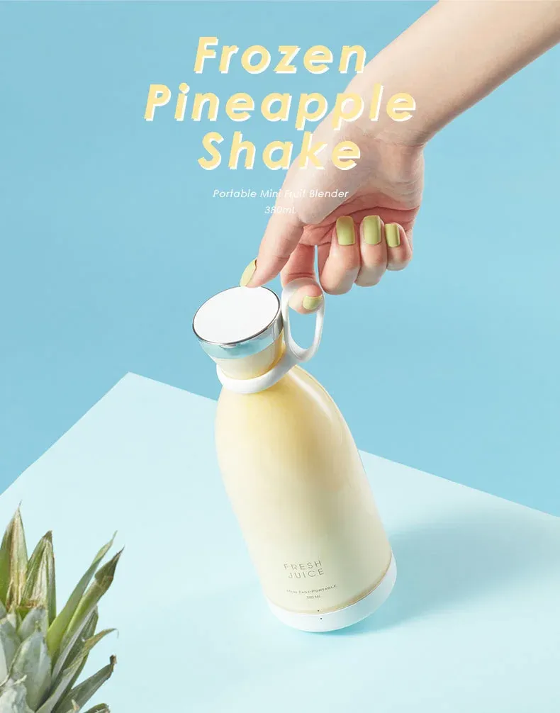 Shake d'ananas surgelé préparé avec le mixeur