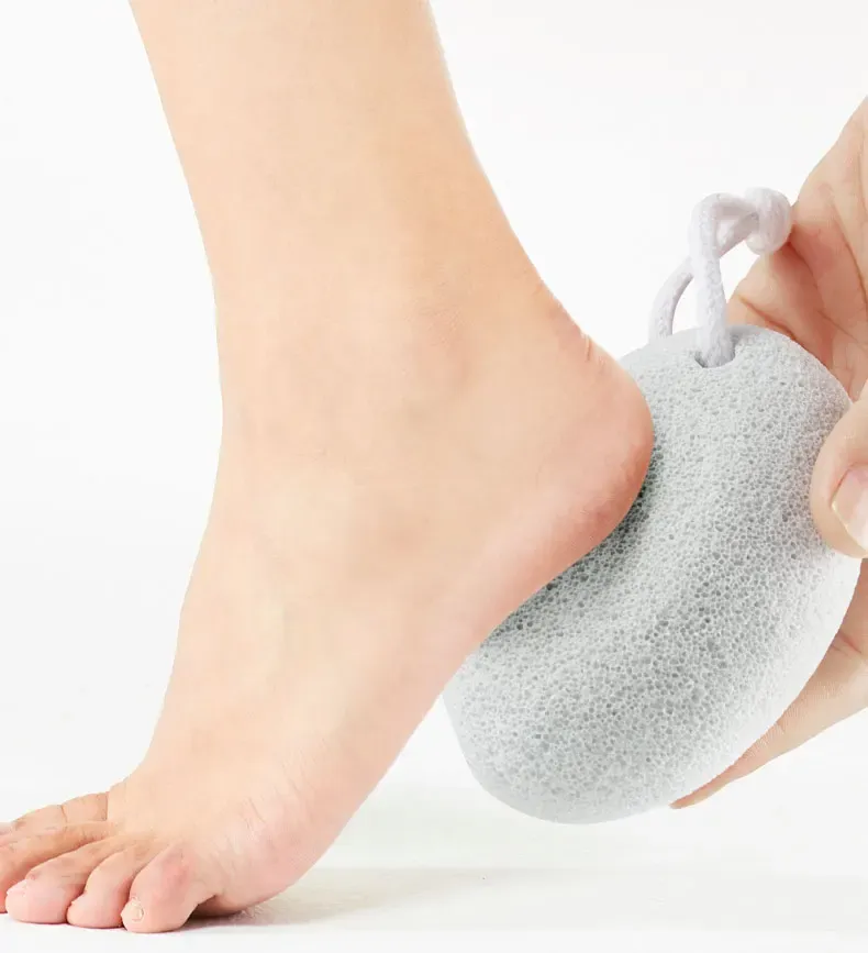 Pierre ponce naturelle pour les pieds, prise en main