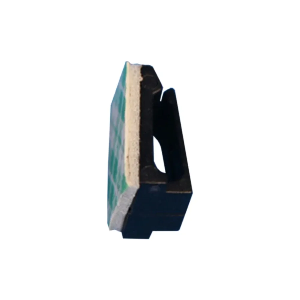 Détail de la base auto-adhésive du clip