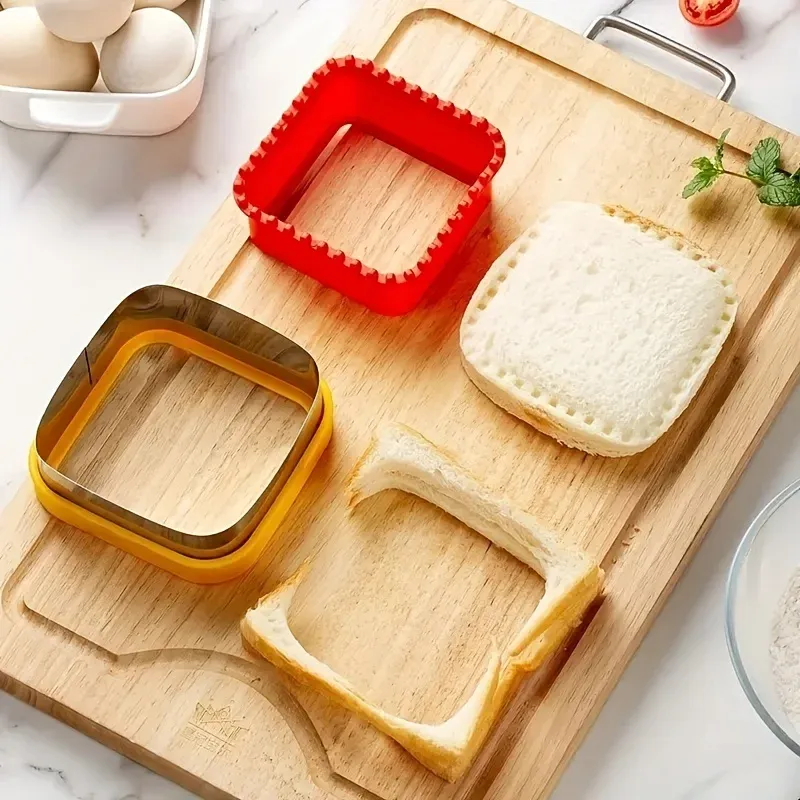 Sandwichs variés réalisés avec le coupe-sandwich