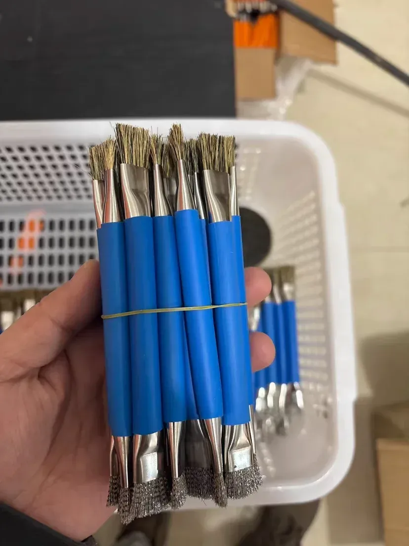 Brosse de nettoyage antistatique pour circuits imprimés, vue détaillée