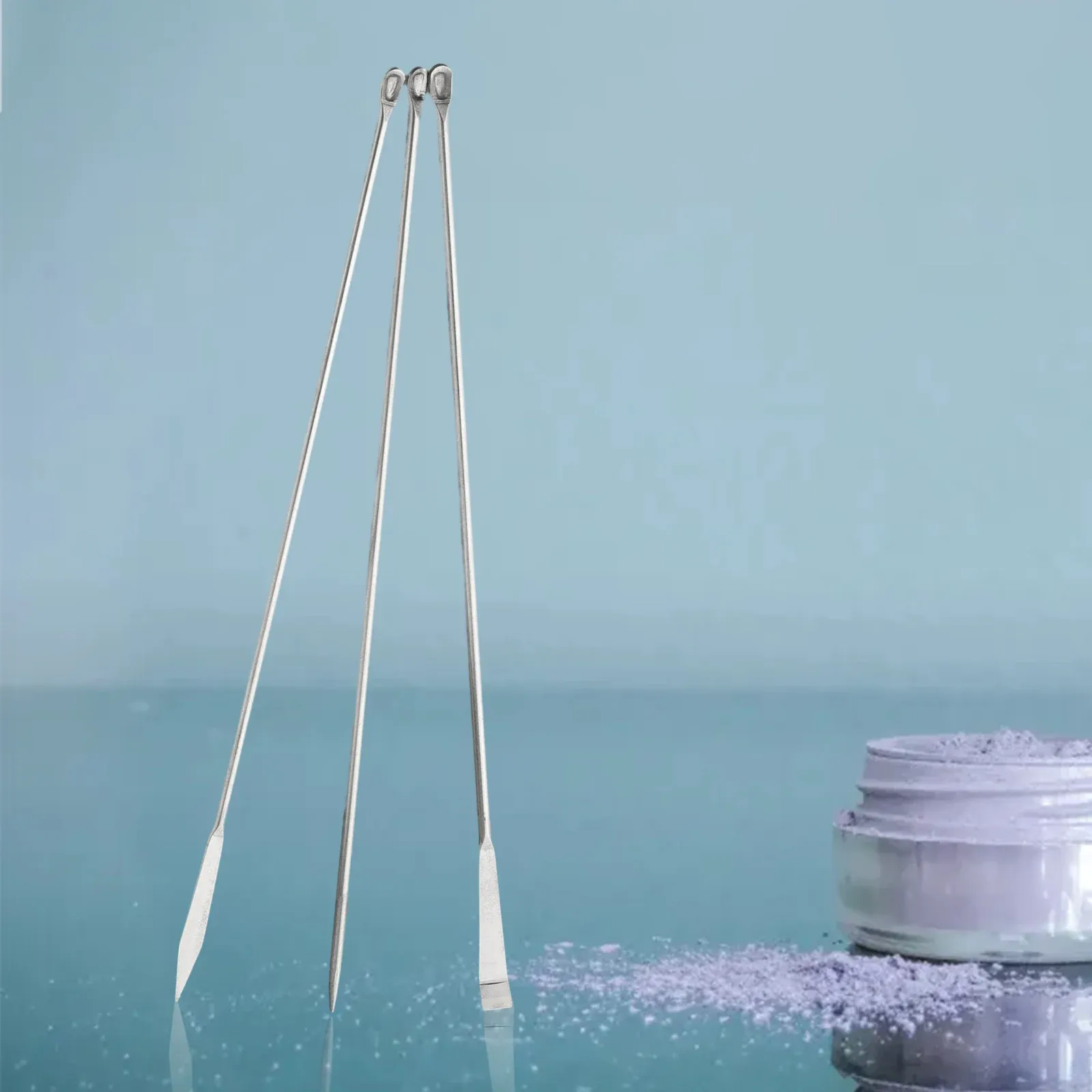 Gros plan sur les spatules à cuillère en acier inoxydable