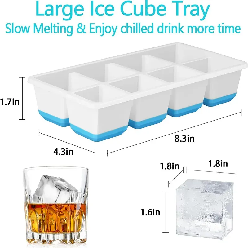 Glaçons carrés transparents dans un verre de whisky