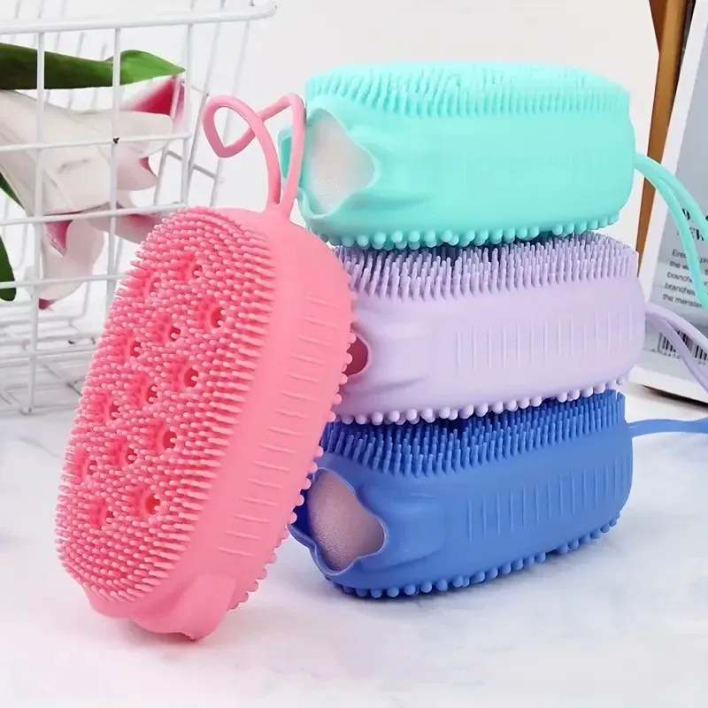 Brosse à bulles en silicone sous la douche