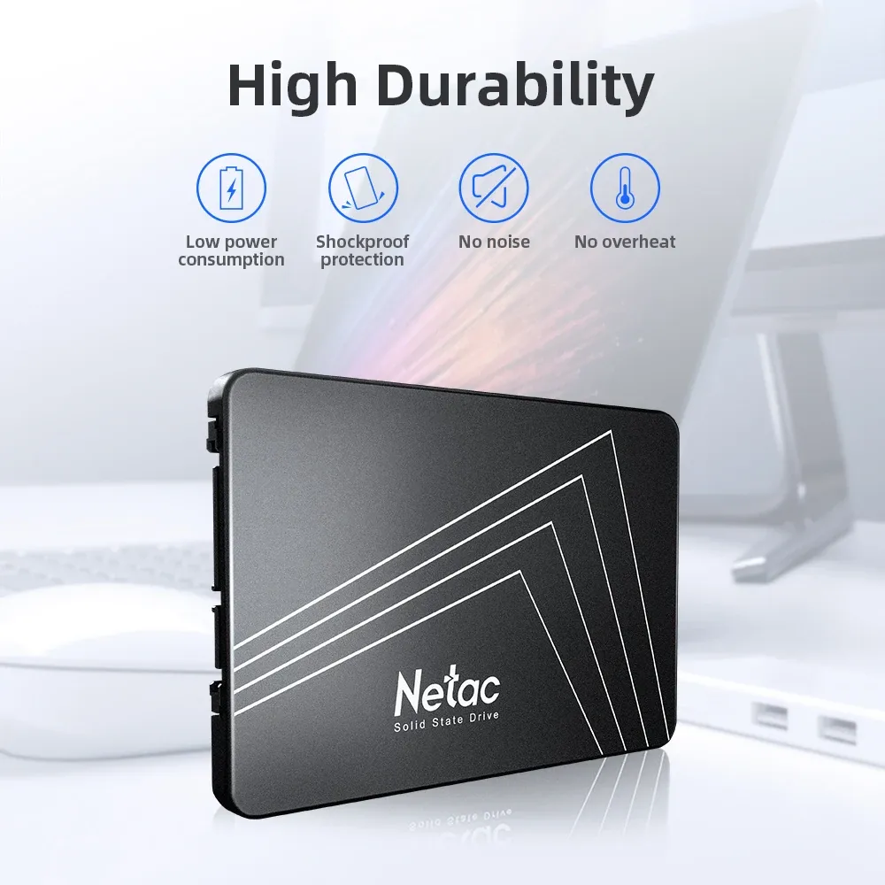Disque SSD sous différents angles