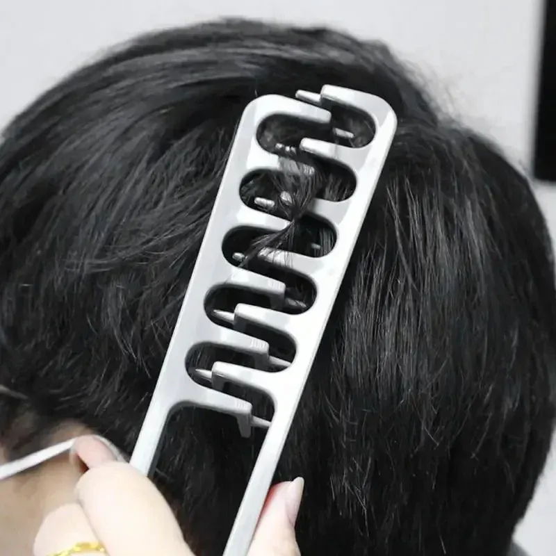 Brosse volumisante à dents larges vue de détail