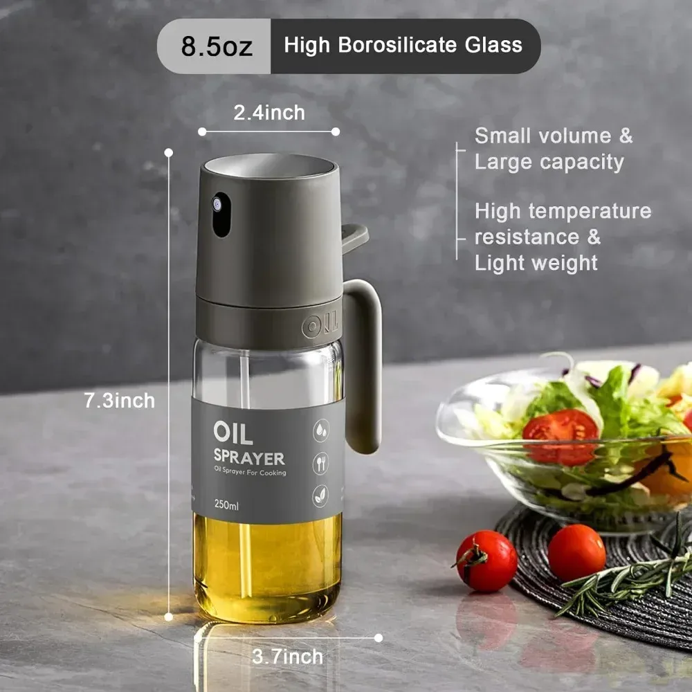 Pulvérisateur d'huile d'olive utilisé pour assaisonner une salade