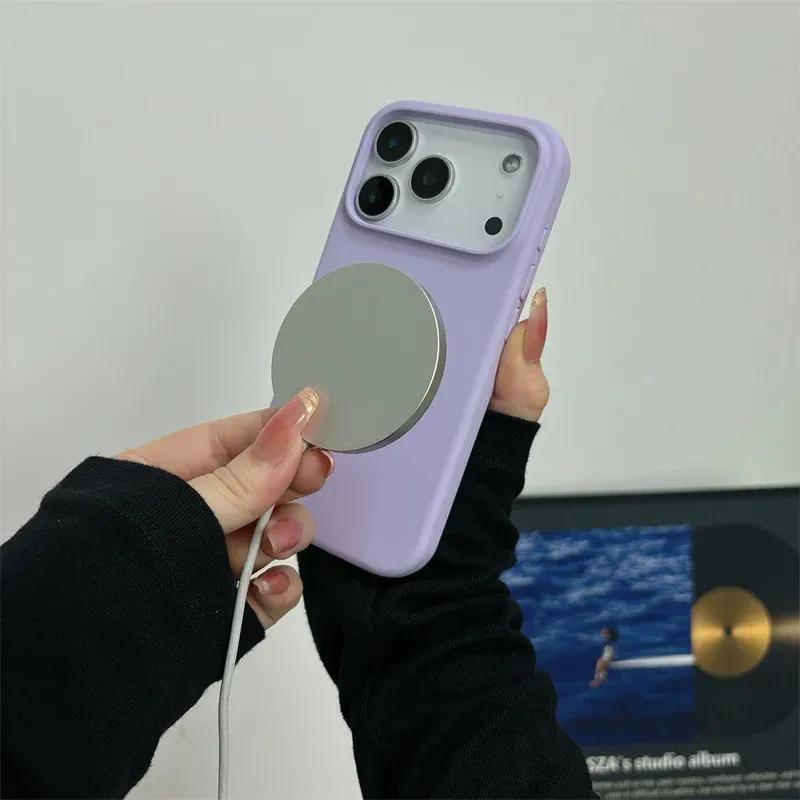 Détail de la coque magnétique en silicone liquide
