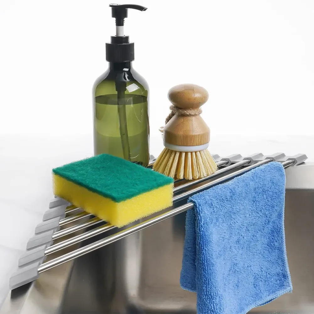 Le title is already in French, so I'll produce a clean, professional version without the spammy keyword stuffing:
Égouttoir triangulaire enroulable pour évier de cuisine avec système de drainage