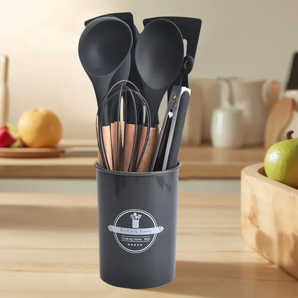 Ustensiles de cuisine en silicone en situation