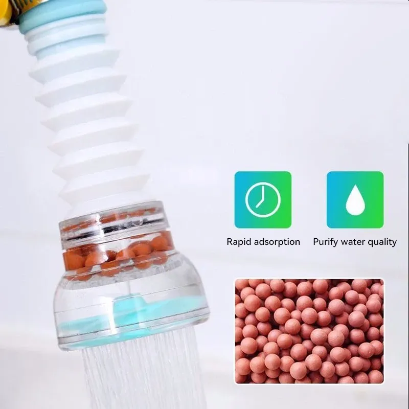 Nettoyage de la vaisselle avec la tête de robinet extensible