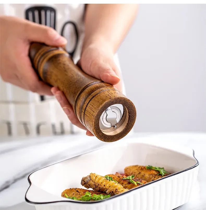 Moulin en bois au design épuré