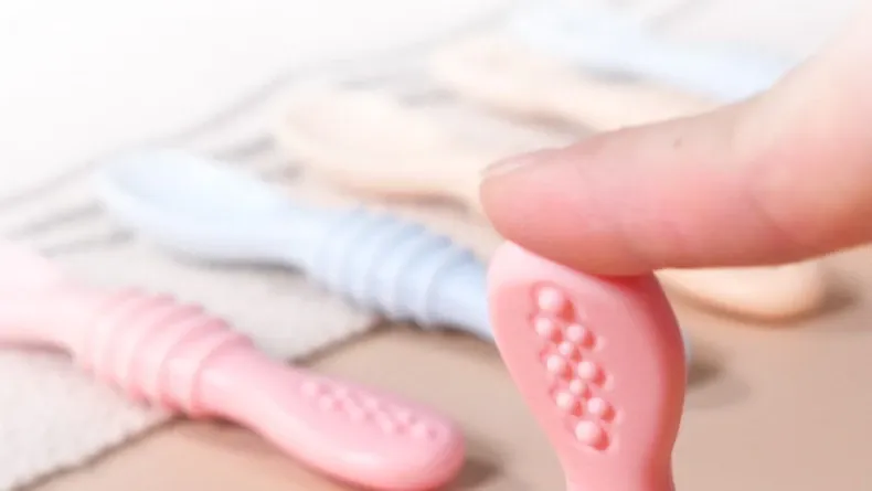Couverts pour enfants en silicone souple