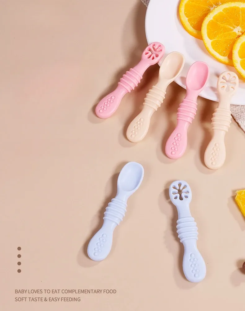 Détail de la cuillère collante pour bébé
