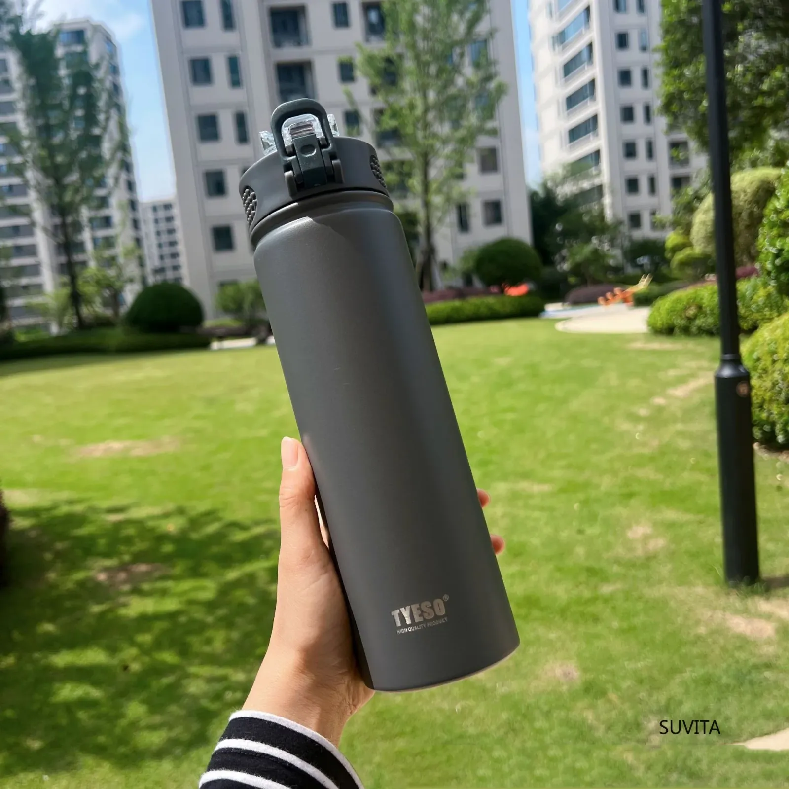 Tasse Thermos, zoom sur le couvercle