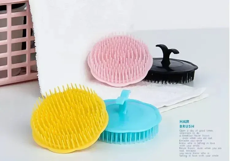 Peigne masseur de cuir chevelu, rituel de douche