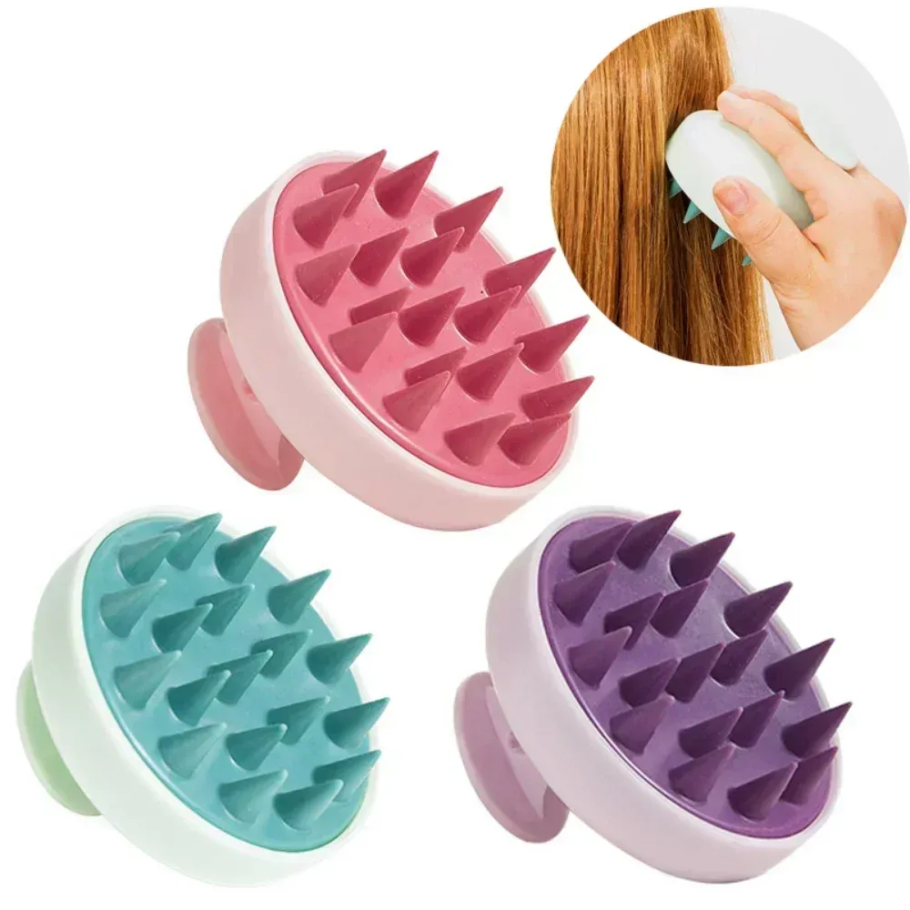 Brosse de massage utilisée sous la douche