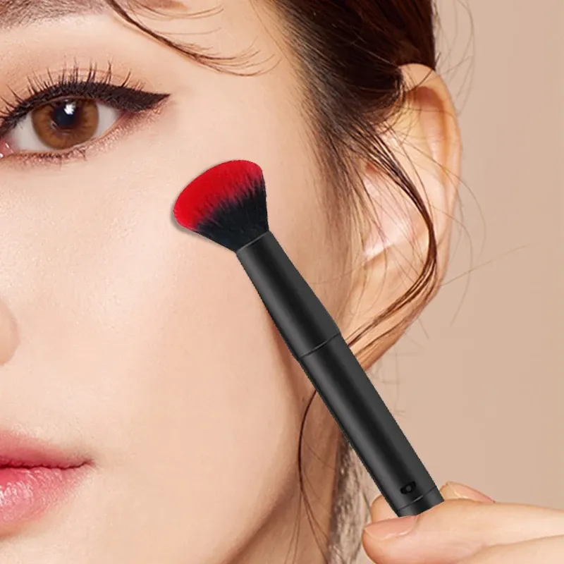 Pinceau de maquillage rechargeable et compact