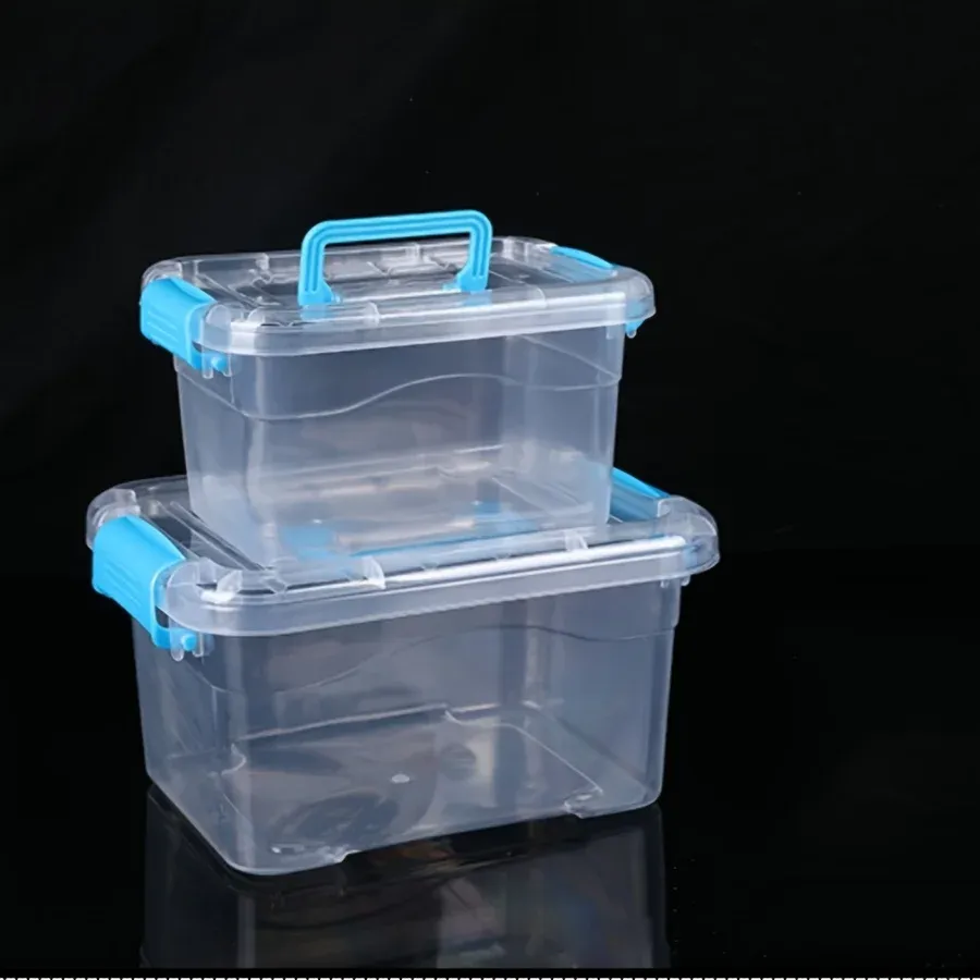 Boîtes de rangement transparentes en usage quotidien