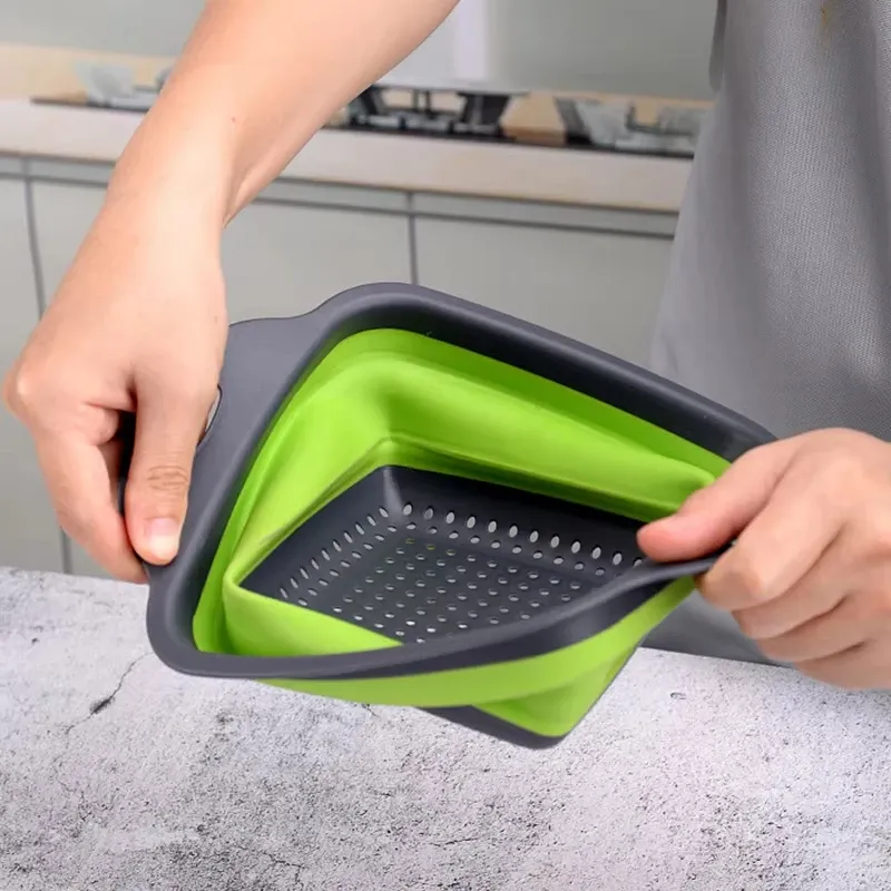 Égouttoir pliable en silicone en situation d'utilisation