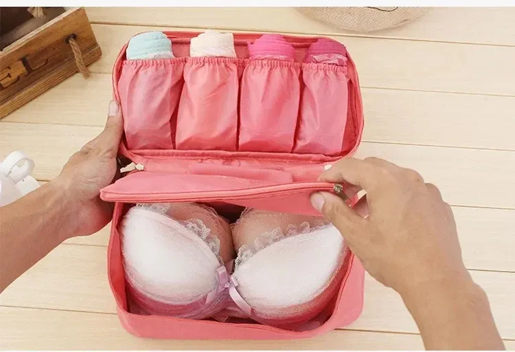 Sac de voyage organisateur en situation d'utilisation