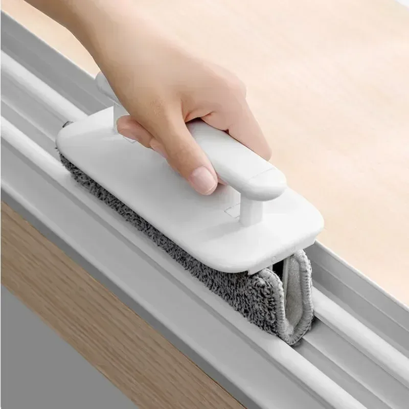 Brosse de nettoyage pour rainures de fenêtre et rails de porte