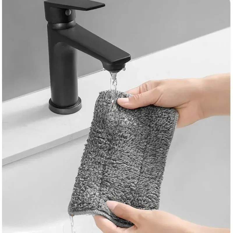Brosse de nettoyage pour rainures de fenêtre et rails de porte 5