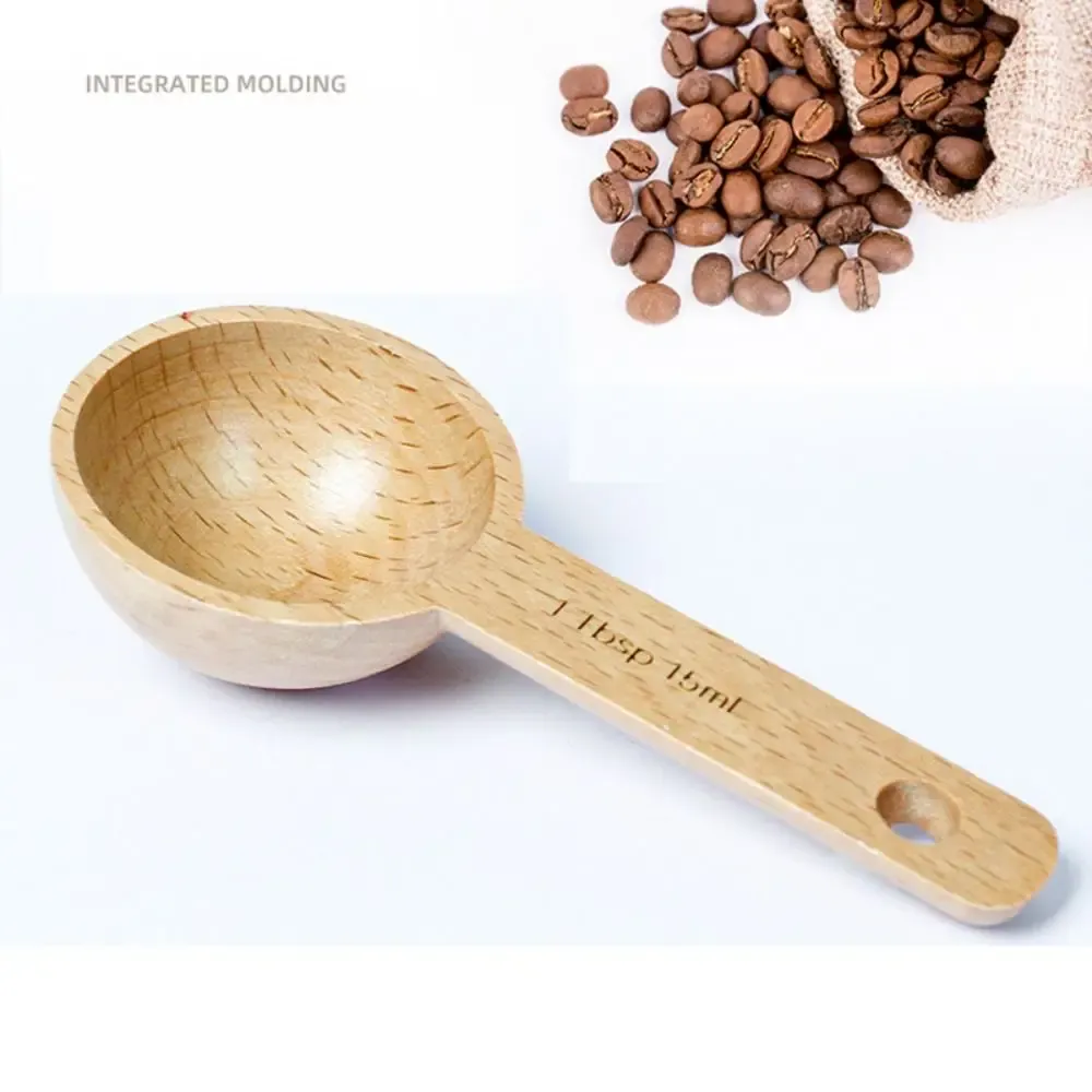 Cuillère doseuse en bois avec ingrédients
