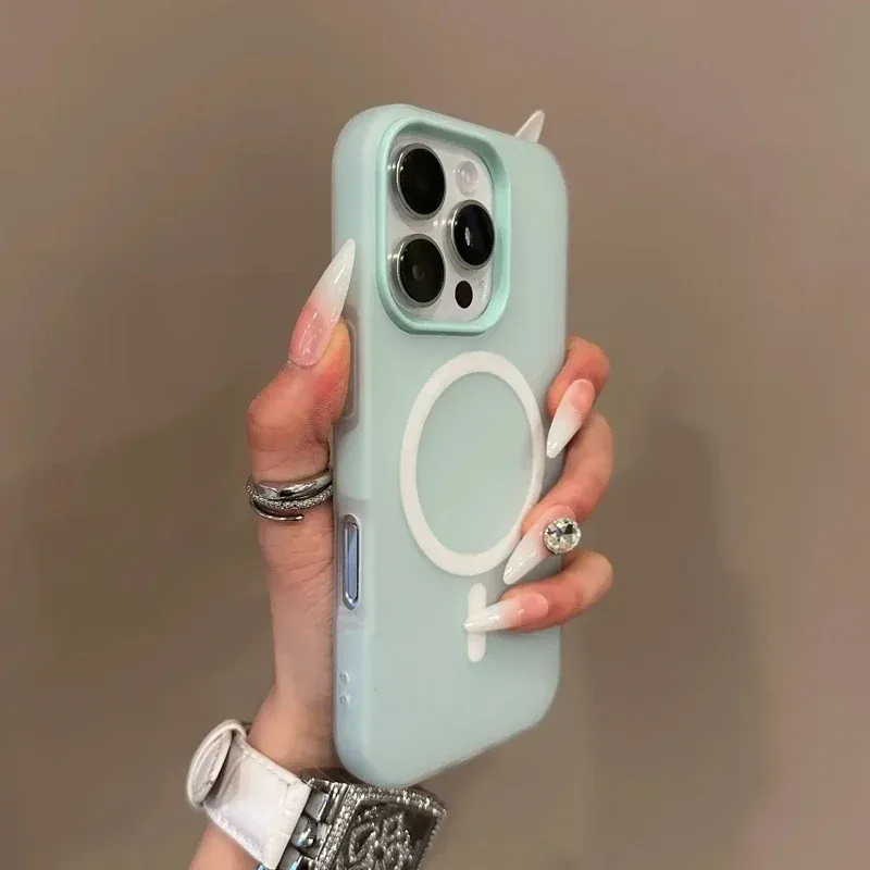 Coque mate magnétique vue de profil