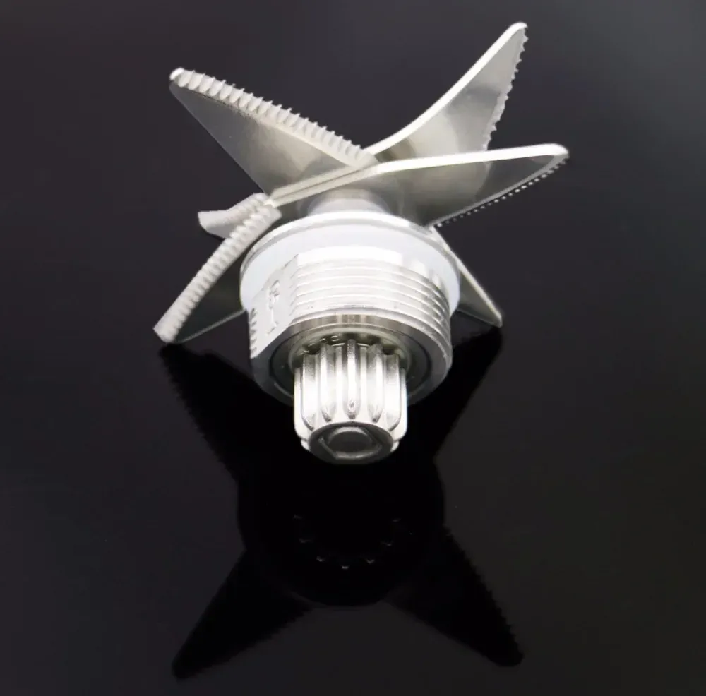 Lame de remplacement pour mixeur sous différents angles