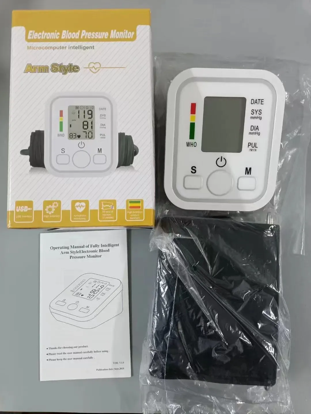 Tensiomètre automatique au bras présenté dans son ensemble
