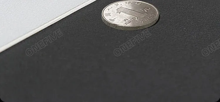 Tapis de souris de bureau, bords et détails