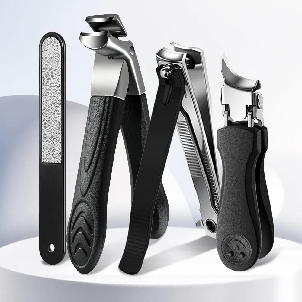 Ensemble de coupe-ongles professionnels présenté en vue d'ensemble