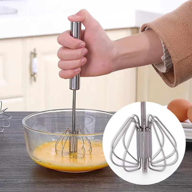 Batteur à œufs en situation de cuisine