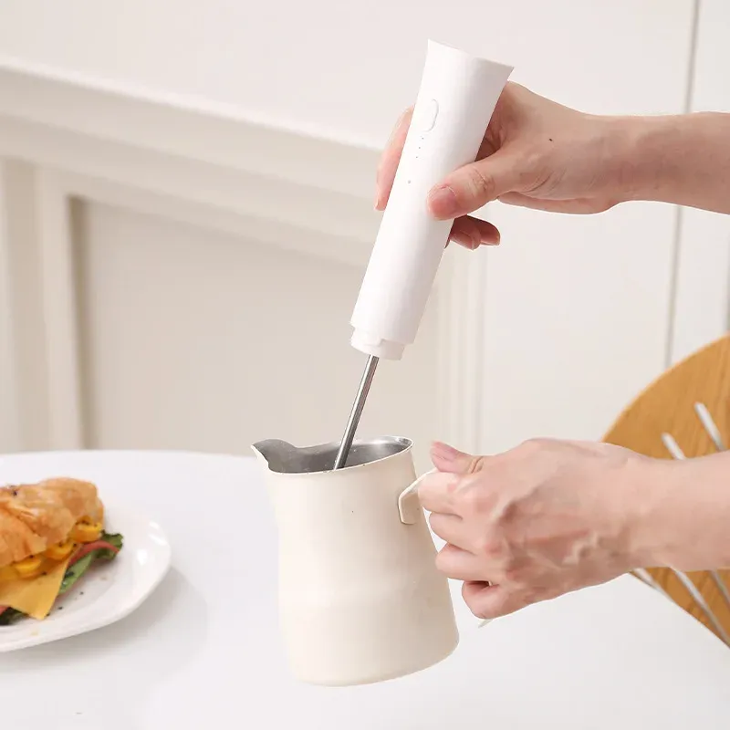 Fouet à œufs électrique portatif rechargeable, compact et pratique, pour la cuisine, mousseur à lait et agitateur à café 4
