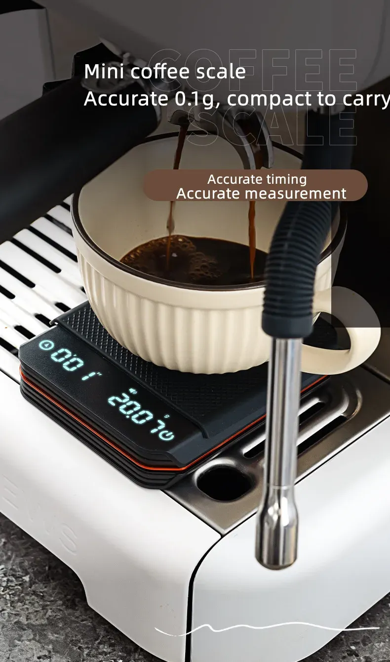 Balance à café en utilisation pour l'infusion