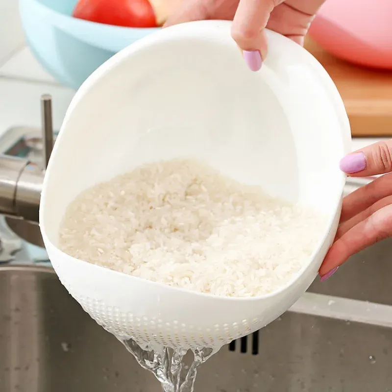 Passoire à riz en plastique, vue des poignées