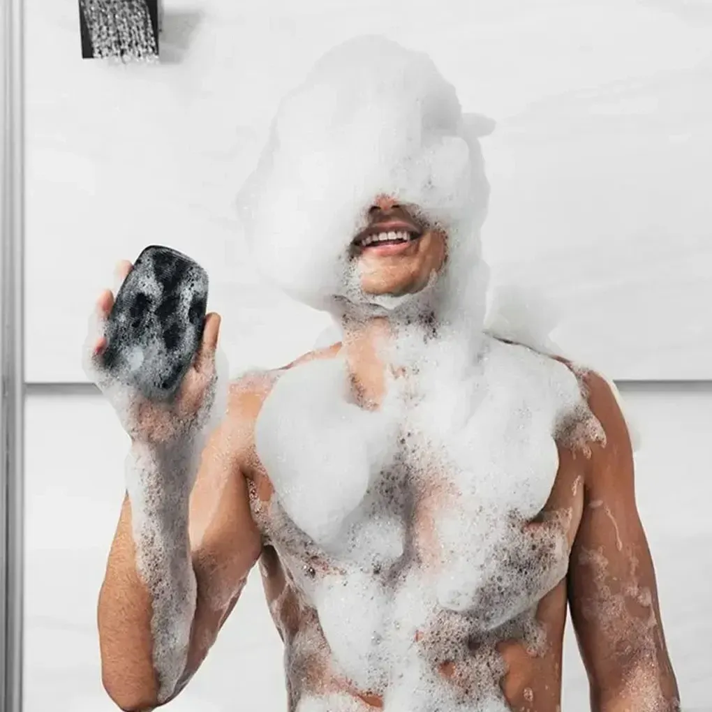 Détail des poils souples de la brosse de massage en silicone